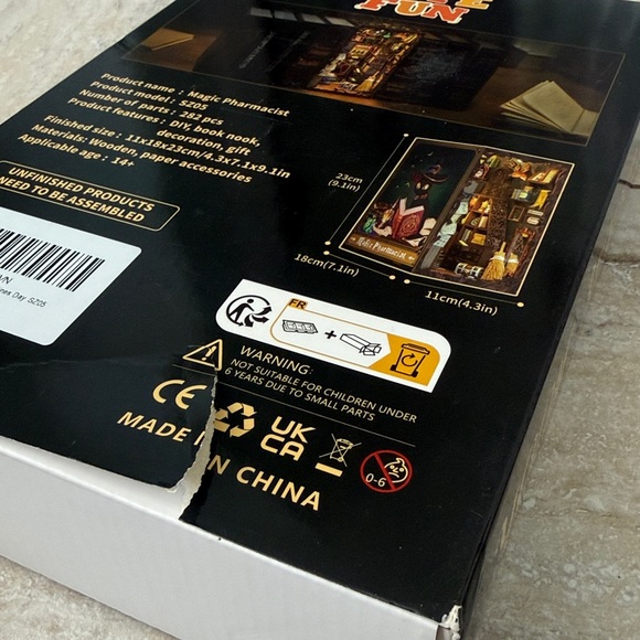 New Magic Pharmacist‎ DIY Book Nook Kit - Picture 4 of 12